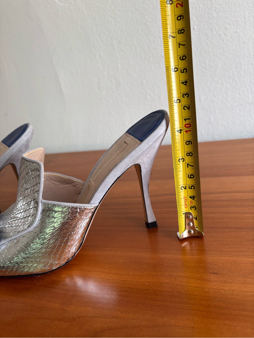NWOT Stuart Weitzman Vintage silver python-embossed mules - Picture 6 of 14